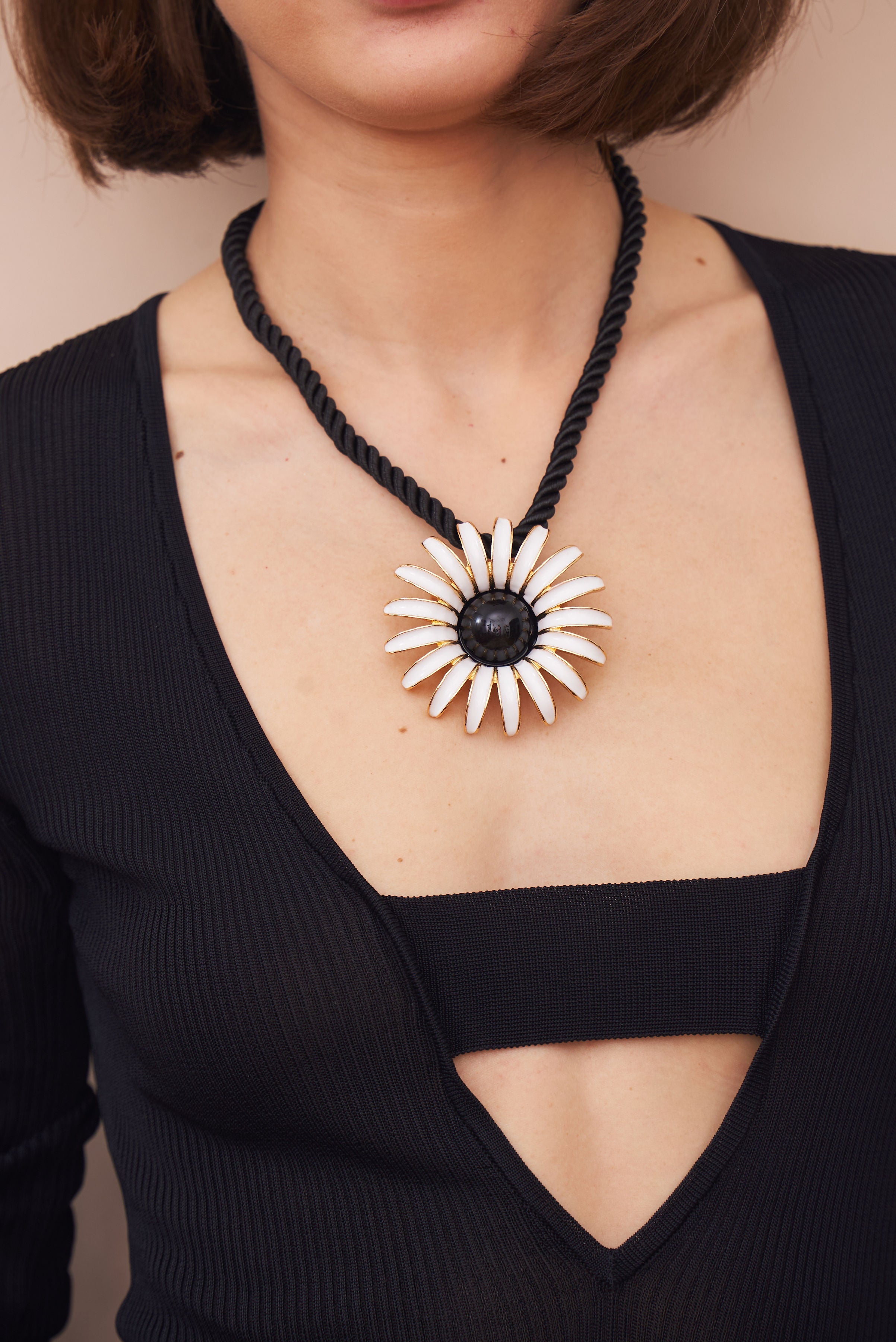 Daisy Pendant Necklace
