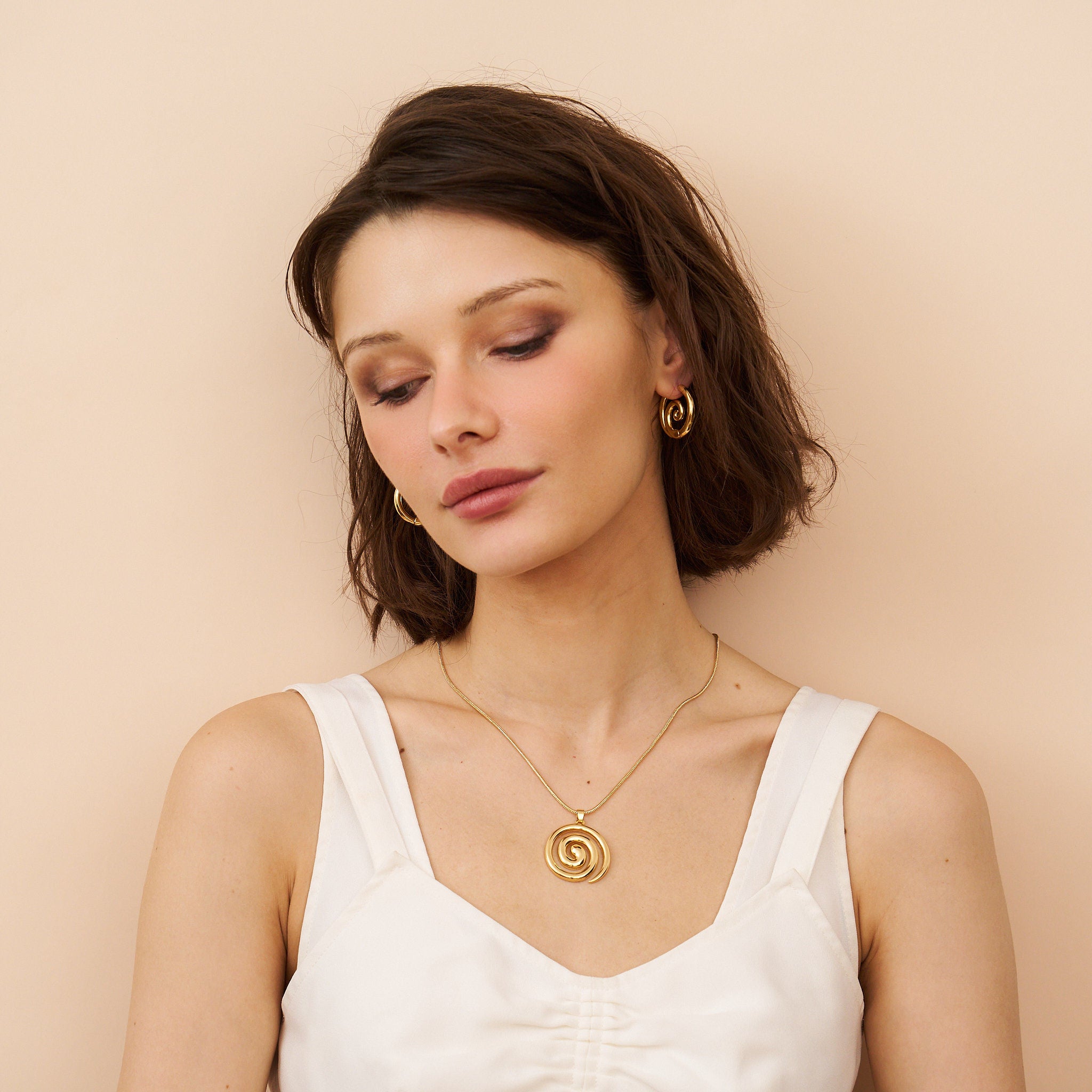 Gold Swirl Pendant Necklace