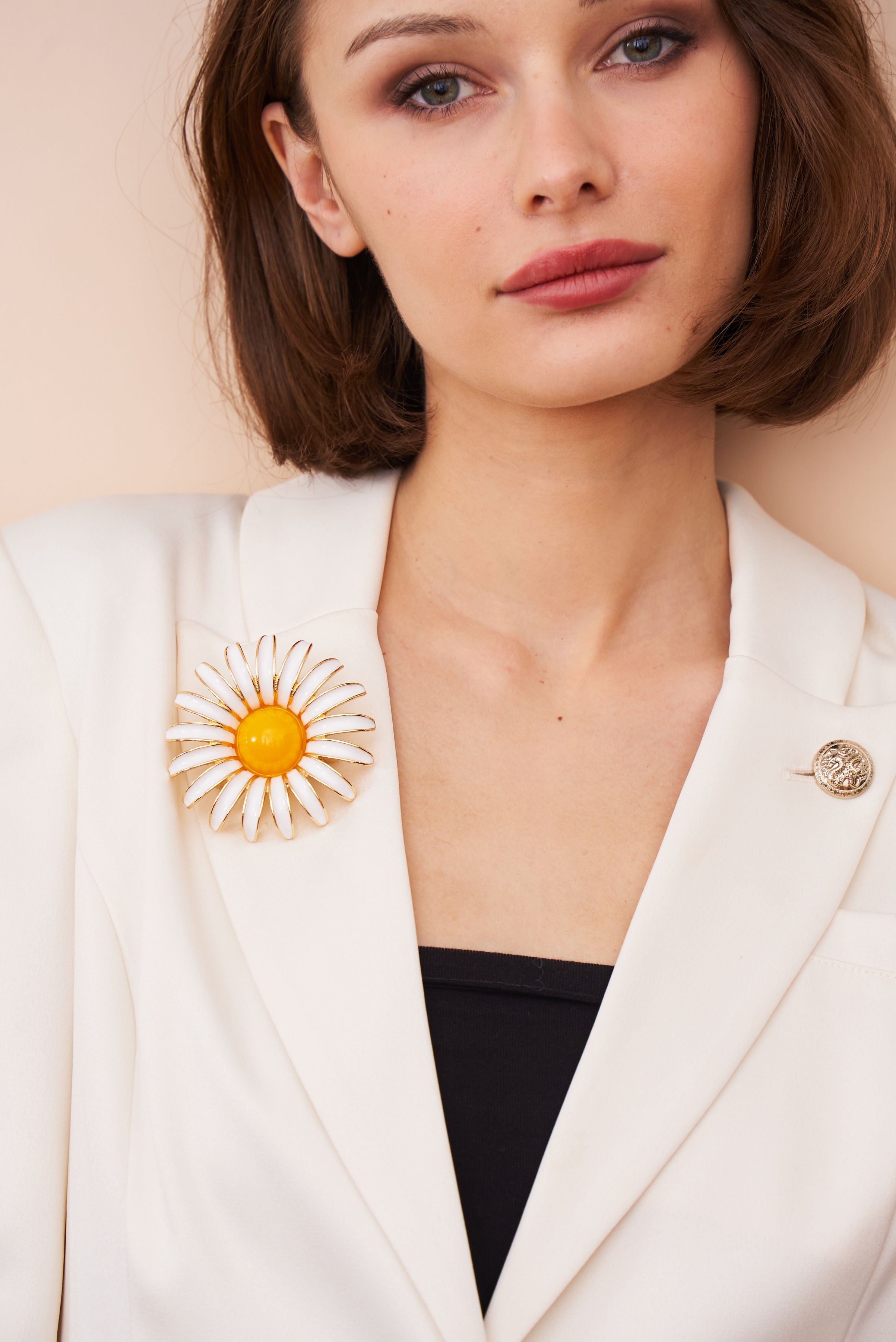 White & Yellow Daisy Pin