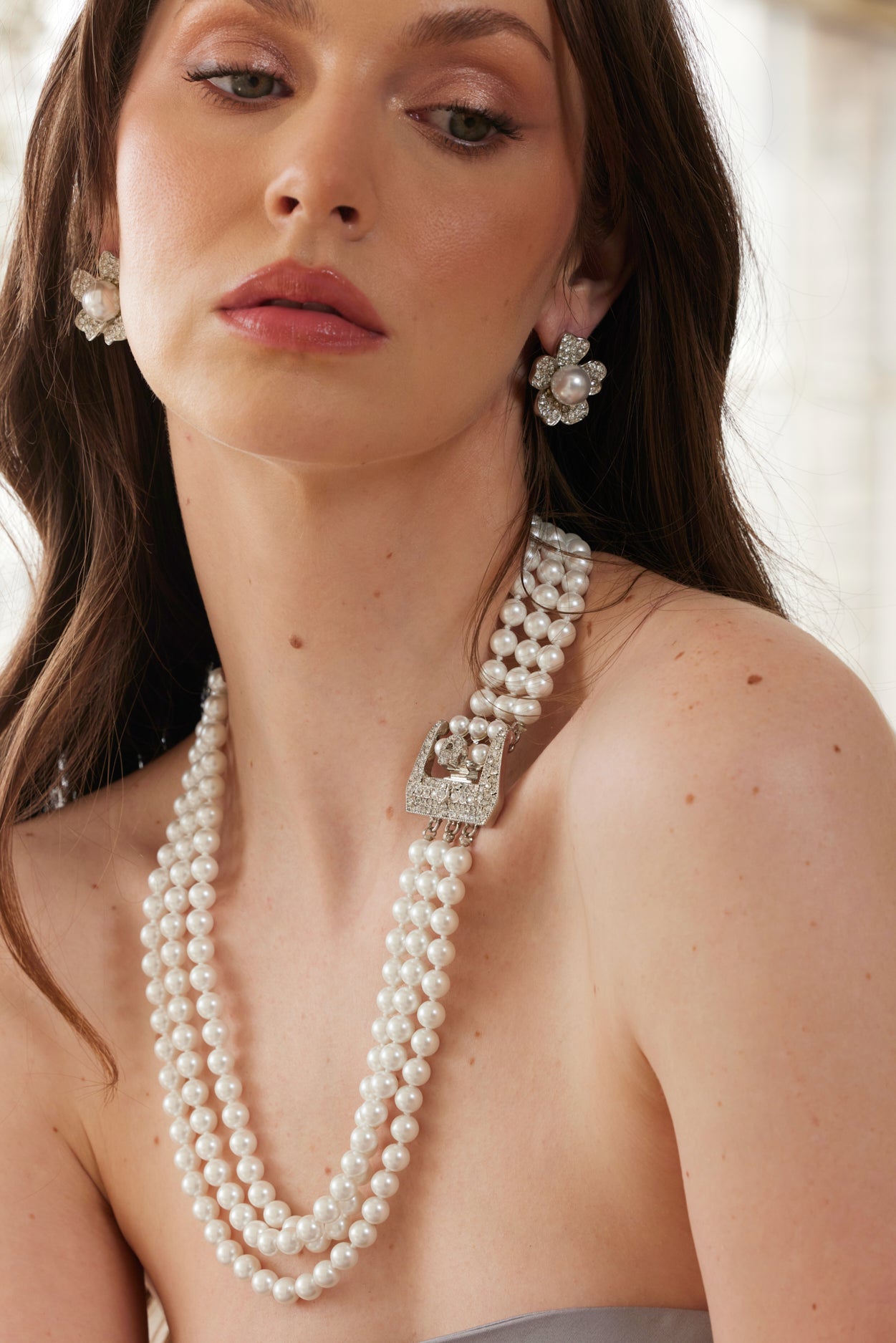 White Pearl & Rhodium Necklace