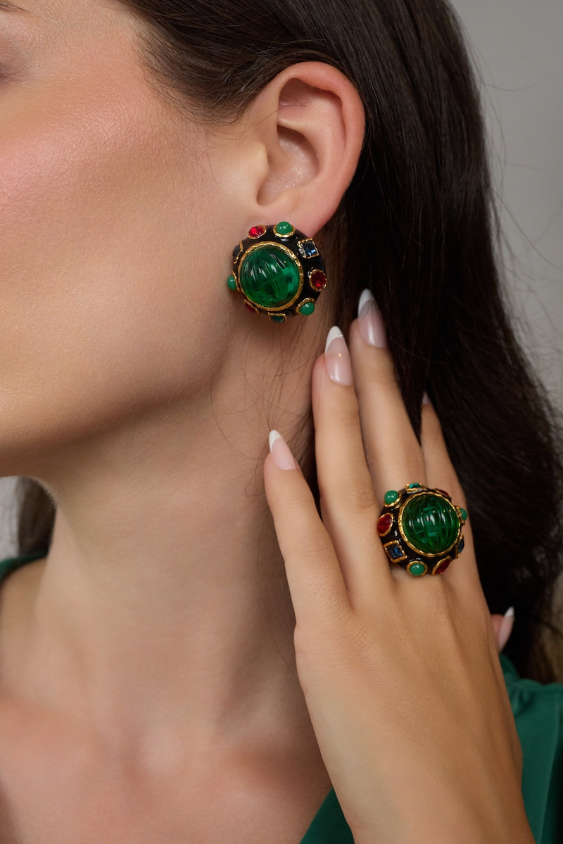 Ribbed Emerald Center Button Ring