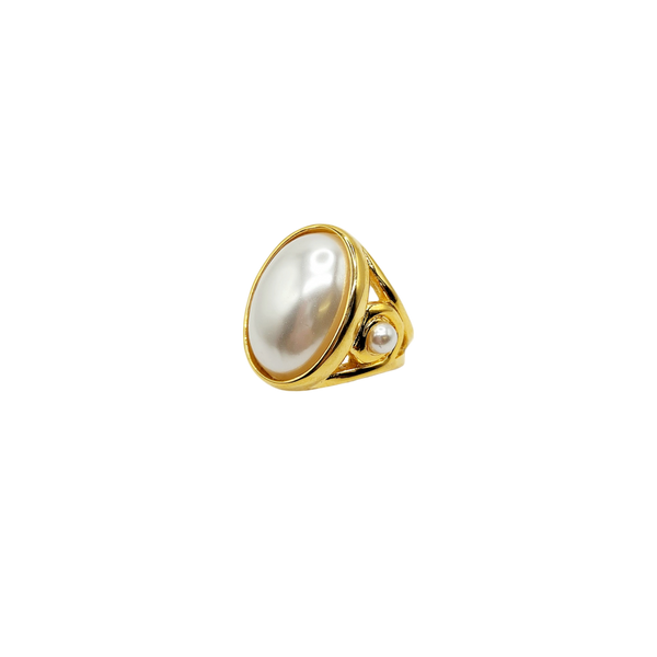 Cabochon Pearl Ring