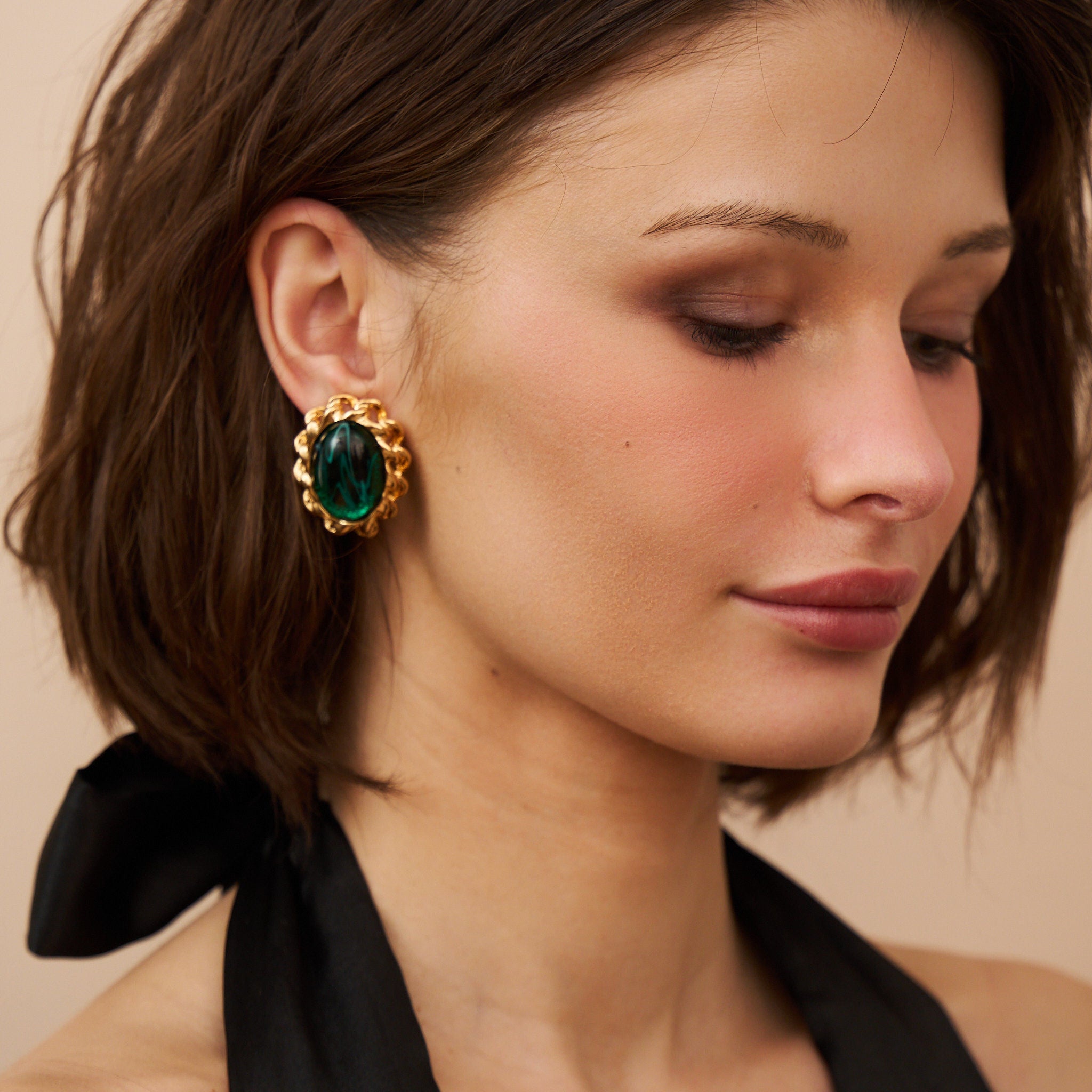 Emerald Center Oval Clip-On Earrings