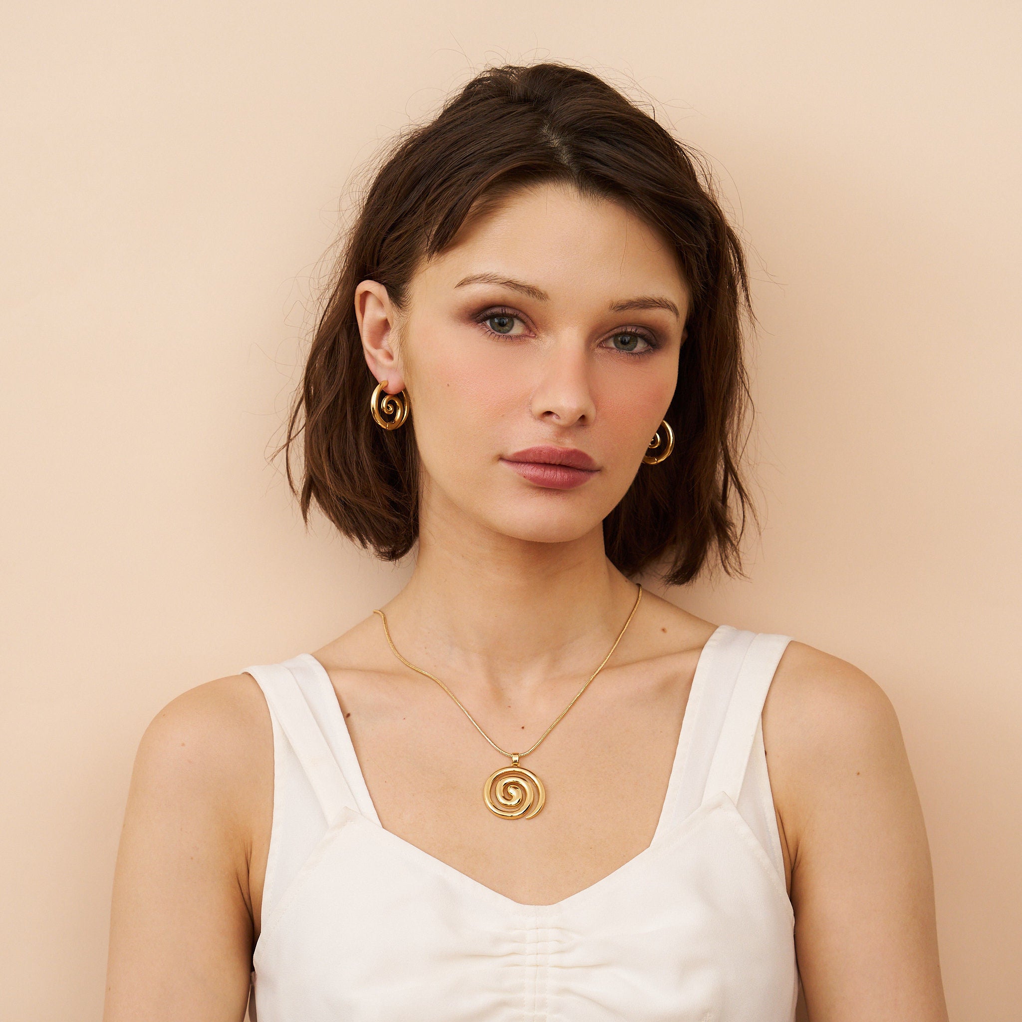 Gold Swirl Pendant Necklace