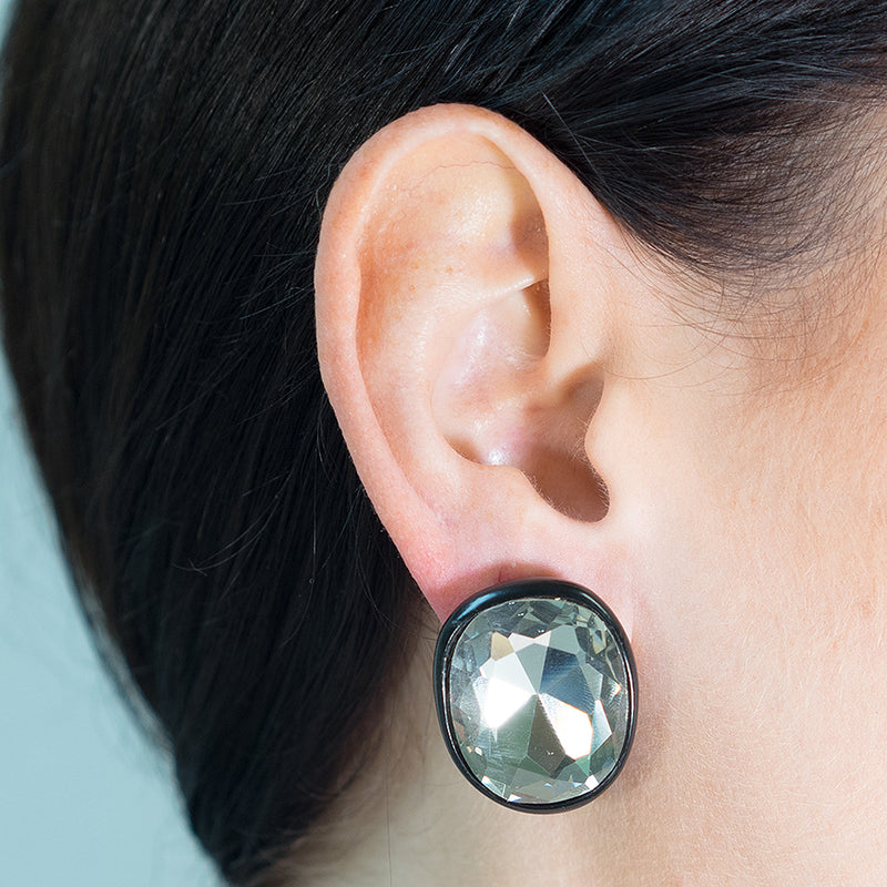 A Guide to Shopping the Best Luxury Button Earrings of 2023
