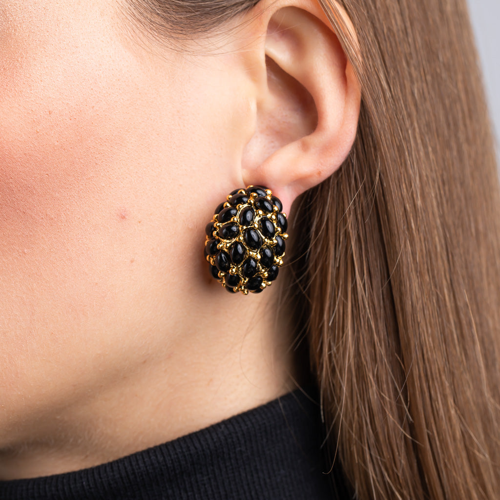 Statement-making gold and black cabochon hoop earrings These earrings feature a gold hoop with a black cabochon dome in the center The black cabochon is a deep black color that is sure to turn heads The gold hoop is a polished finish that adds a touch of luxury Kenneth Jay Lane gold and black cabochon hoop clip earrings are a perfect addition to any jewelry collection Shop these gold and black cabochon hoop earrings today and add a touch of edge to your look