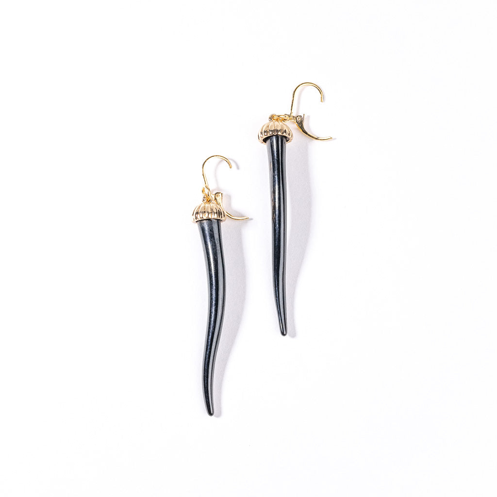 Black Pepper Gold Wire Earring